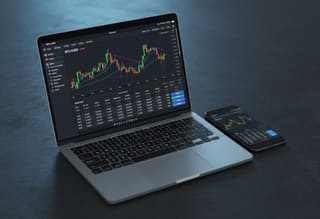 Consulta la cronologia di trading e l'attività dell'account — monitora l'attività